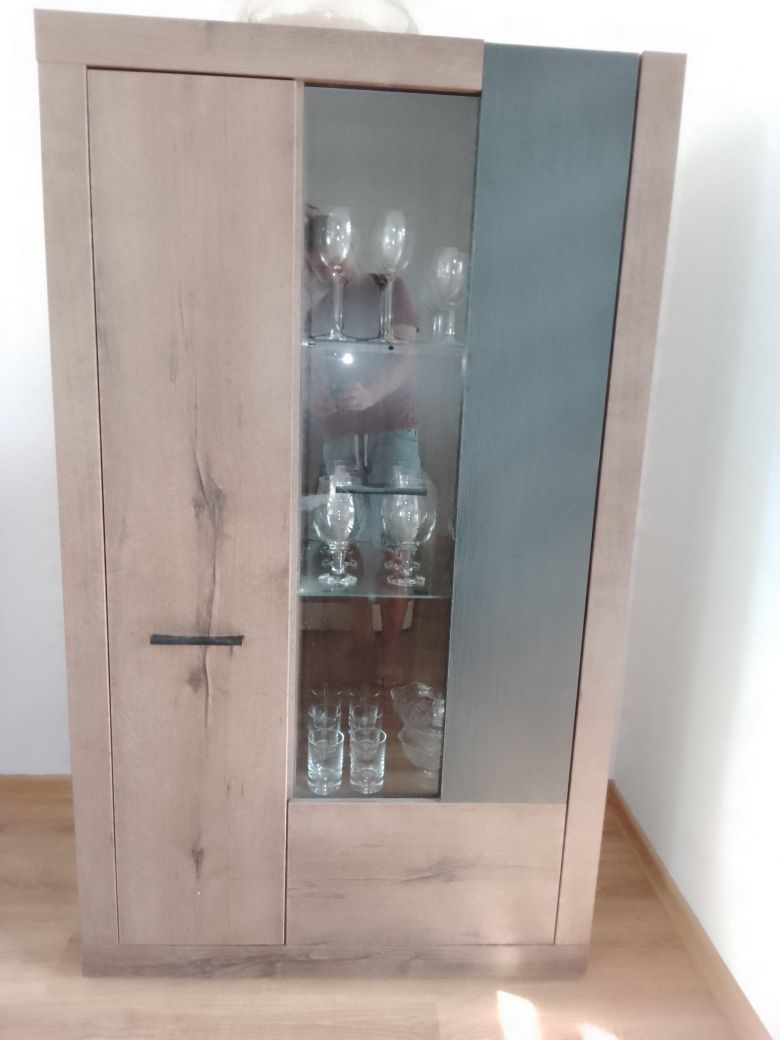 Stół i szafka komplet