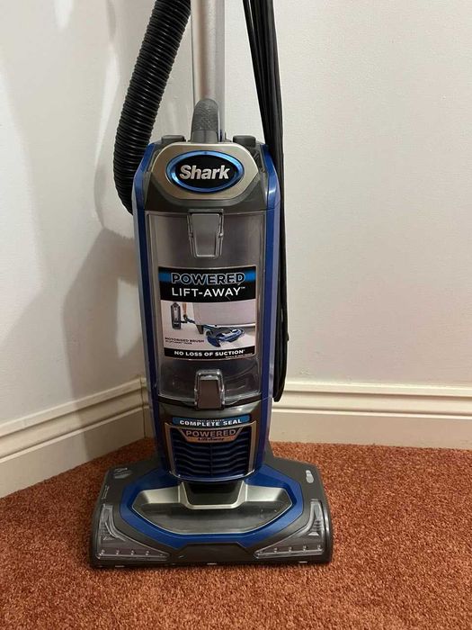 Пылесос вертикальный известного бренда Shark Англия