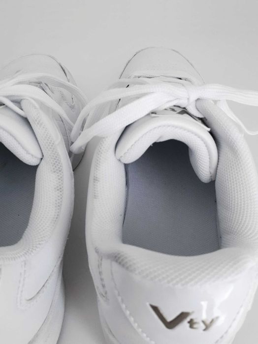 Sapatilhas brancas (tam. 38)