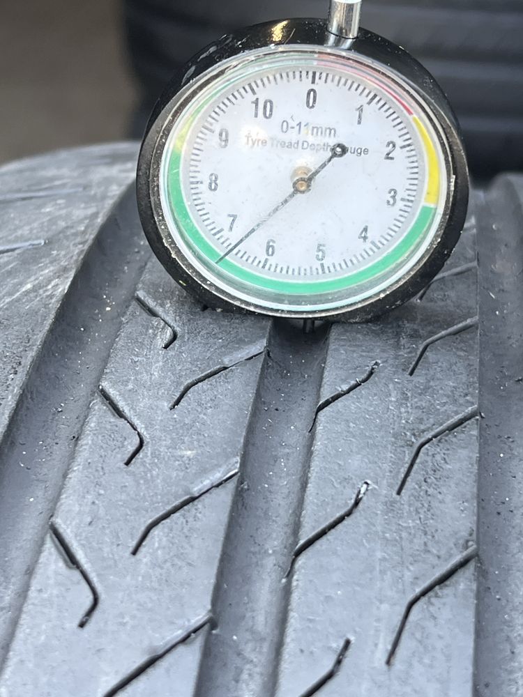 * Opony Continental 235/55/19 para