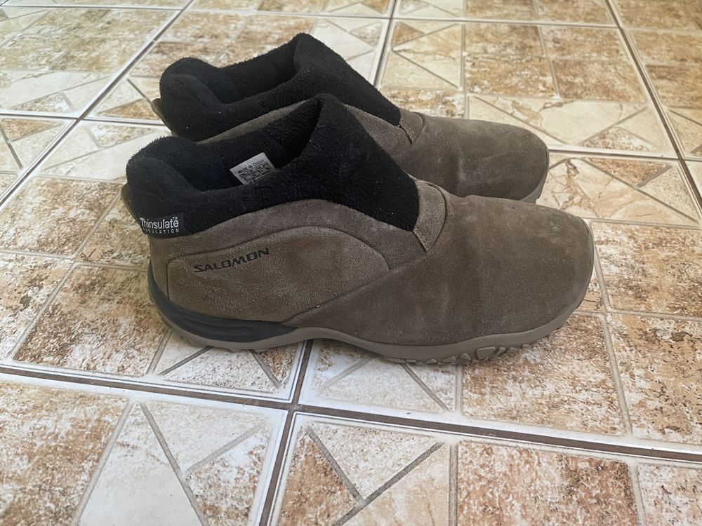 Нубуковые бежевые ботинки Salomon
