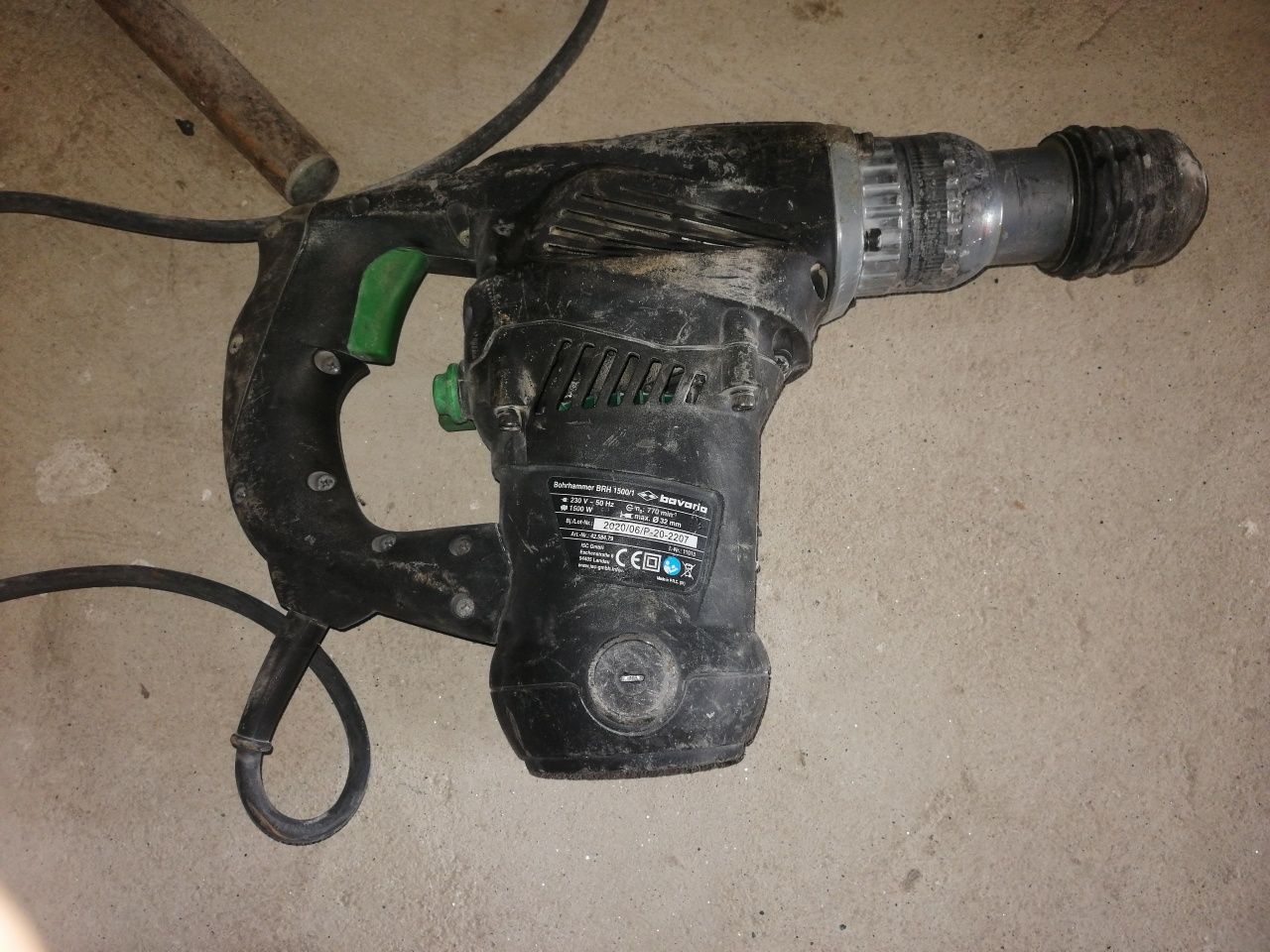 Máquina de furar e picar