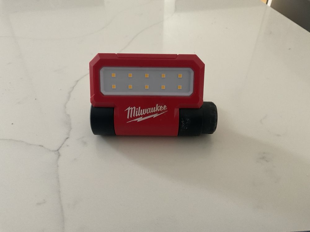 Milwaukee L4 FFL Lampka