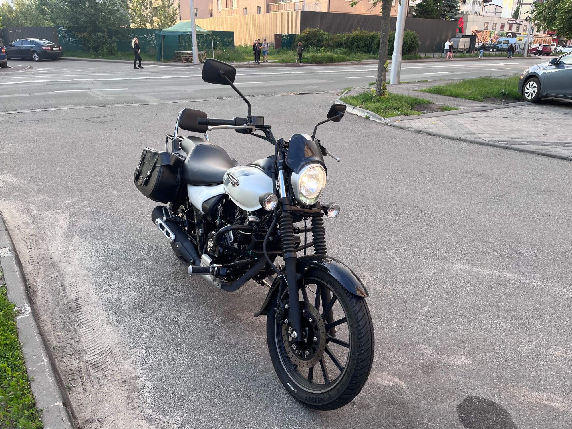 Bajaj avenger 220