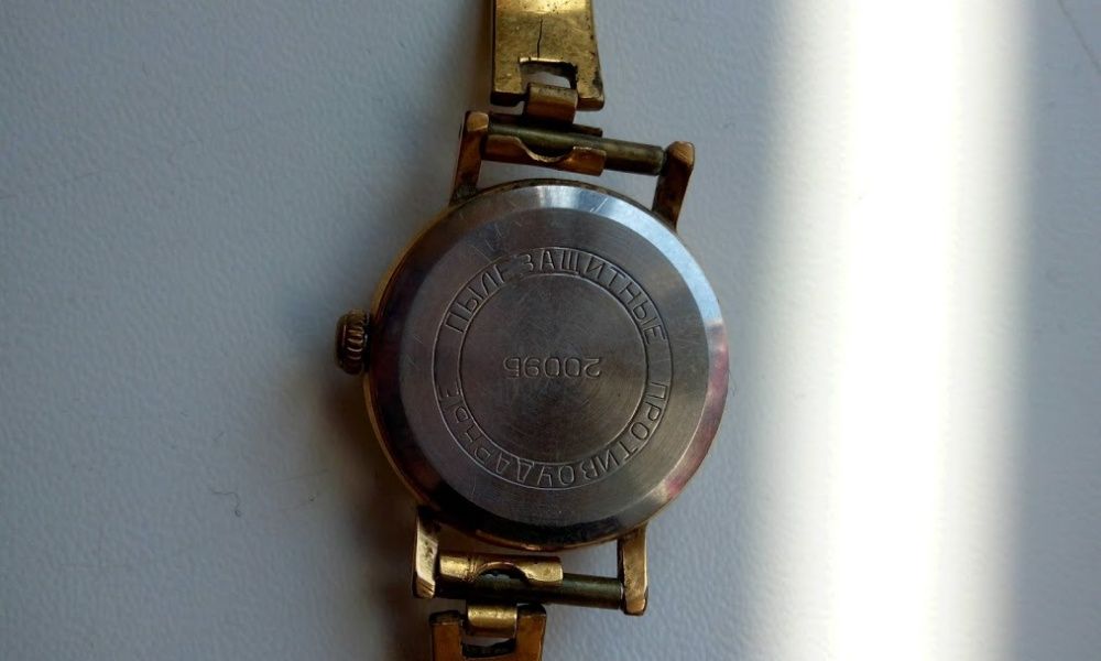 Женские часы Заря 21 камень позолоченные СССР советские