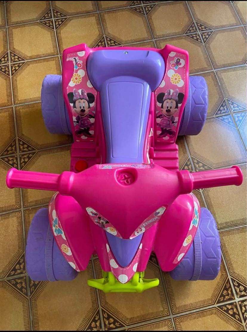 Mota a bateria,  para menina