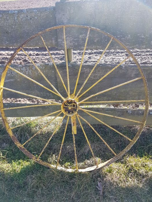 Stare metalowe koło - antyk