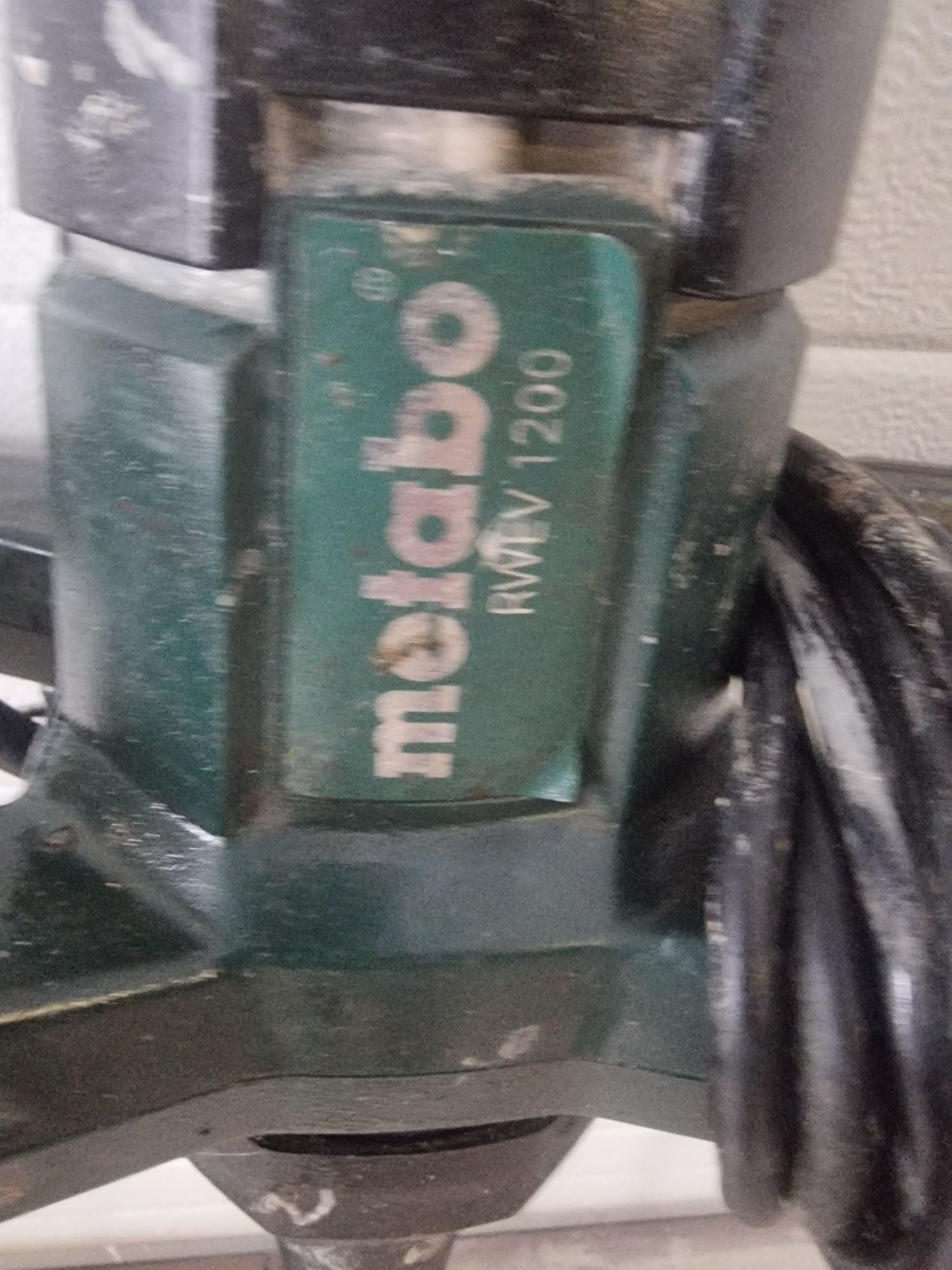 Mieszadło firmy Metabo zregulatorem obrotów silnika