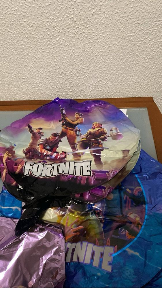 Pulseiras fortnite e balões