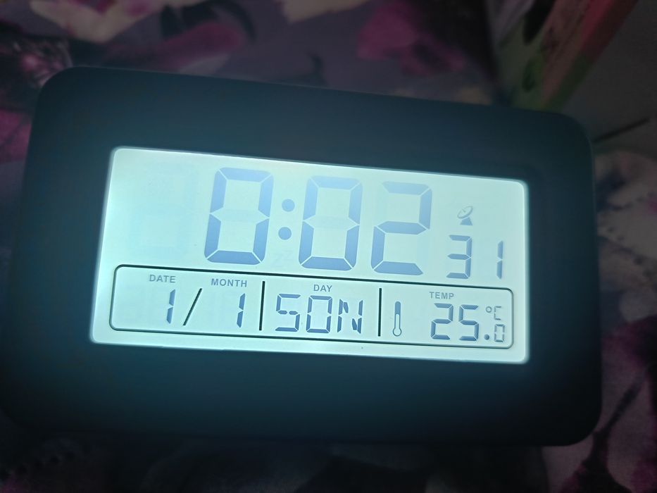 Sprzedam nowy podświetlany budzik cyfrowy
