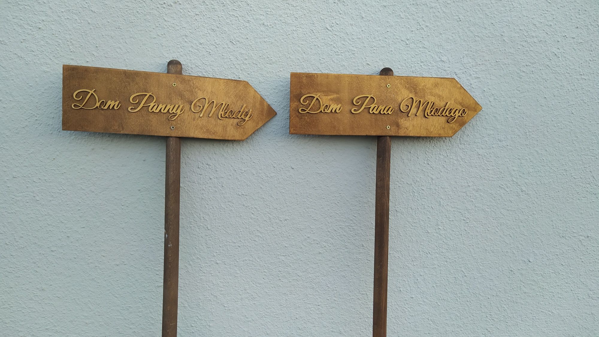 Drogowskazy znaki drewniane drewno wesele Pani Młoda Pan Młody