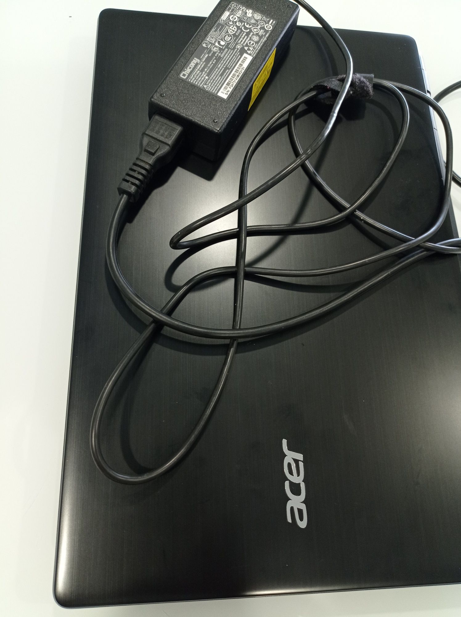 Vendo computador portátil Acer E15