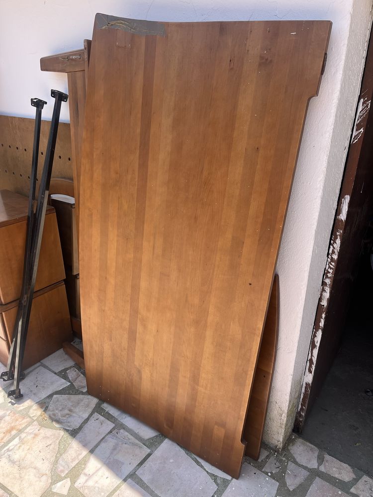 Cama e mesas de cabeceira