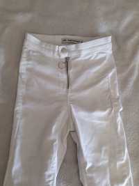 Białe skinny jeans