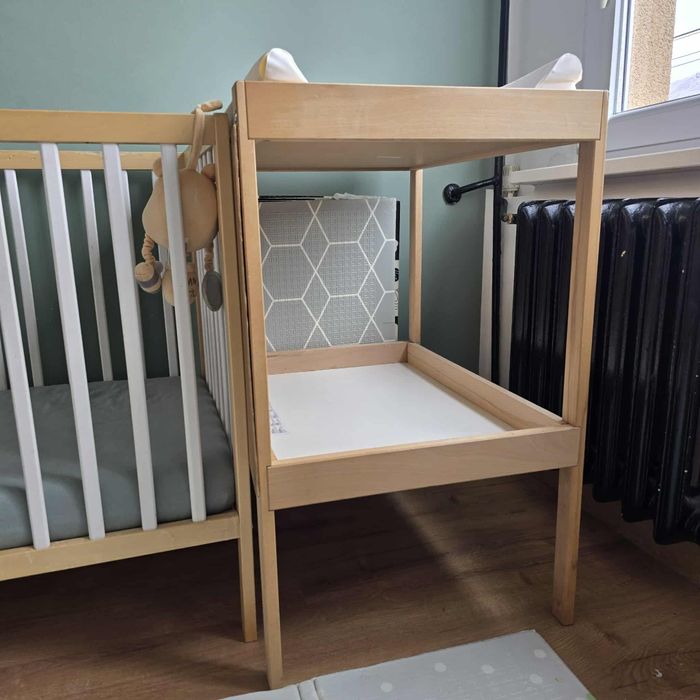 Przewijak Sniglar Ikea 
W zestawie pojemniki z koszem Osklig 
Dodatkow