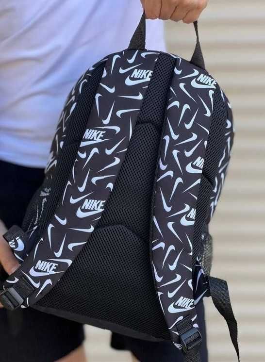 Рюкзак під ноутбук Nike для подорожей і щоденного носіння