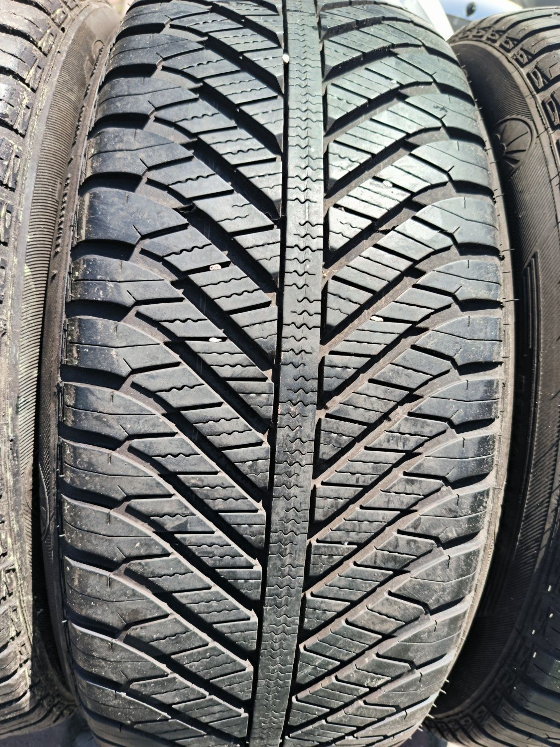 Opony całoroczne 17 Goodyear Vector 4Seasons 225/55 17