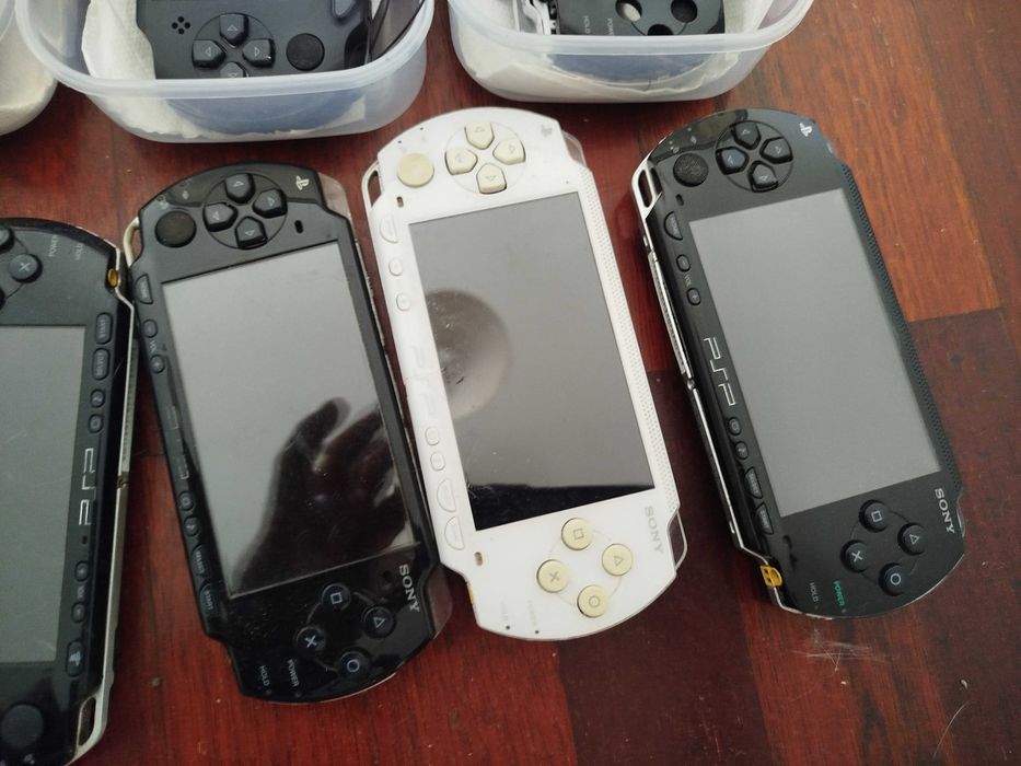 Vendo lote de PSP alguns a funcionar e bastante peças para reposição