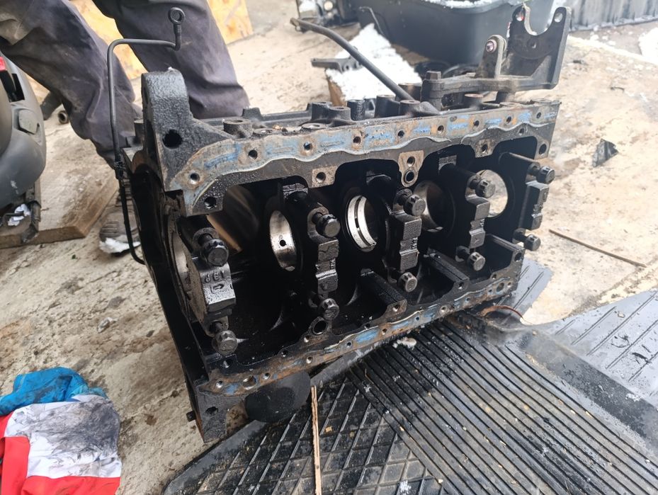 Блок циліндрів двигуна 2.9 Kia Carnival Кіа карнівал