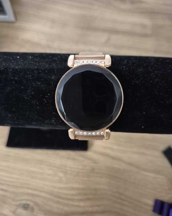 zegarek damski złoty elegancki cyfrowy elektroniczny