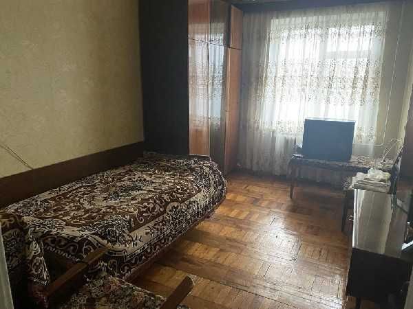 Продається 2-о кімнатна  квартира вул. ЗАПОРІЗЬКОГО КОЗАЦТВА  3/9