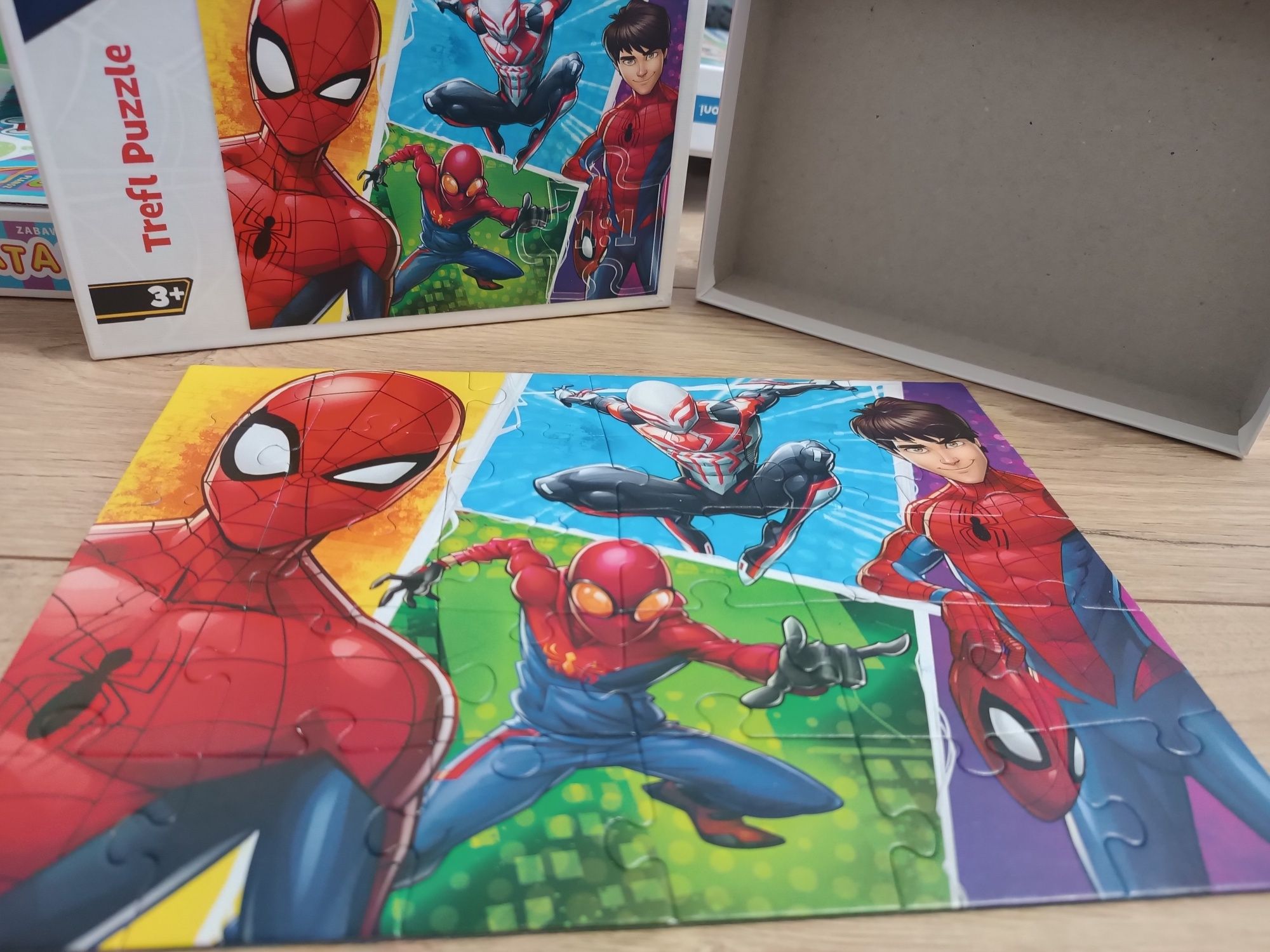 Spider Man puzzle 30 elementów jak nowe