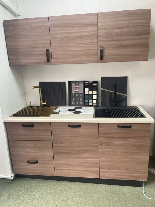 Кухня нова, маленька,дешево