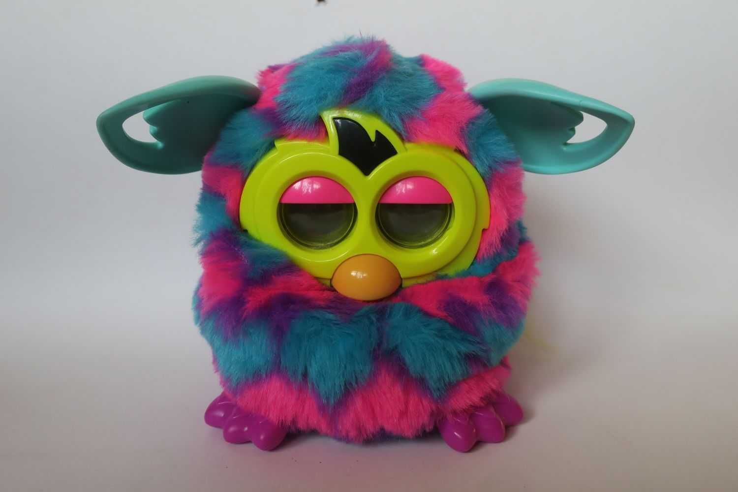 Interaktywny Furby Hasbro mówi