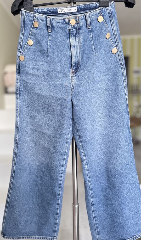 Джинси Zara з золотими гудзиками
