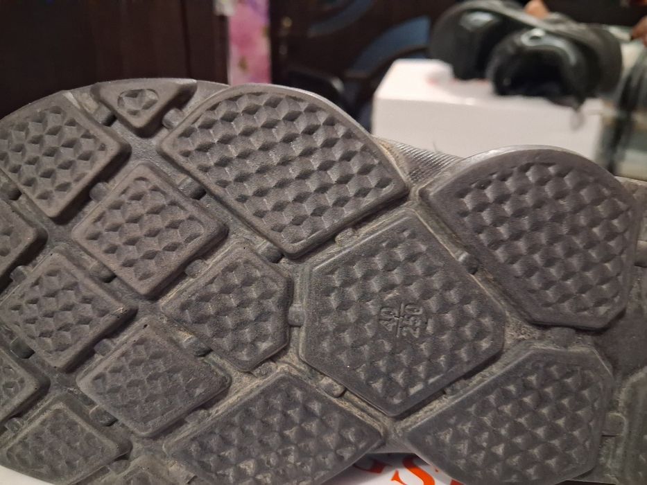 Гарні сандалі стануть вам у пригоді в жарку погоду