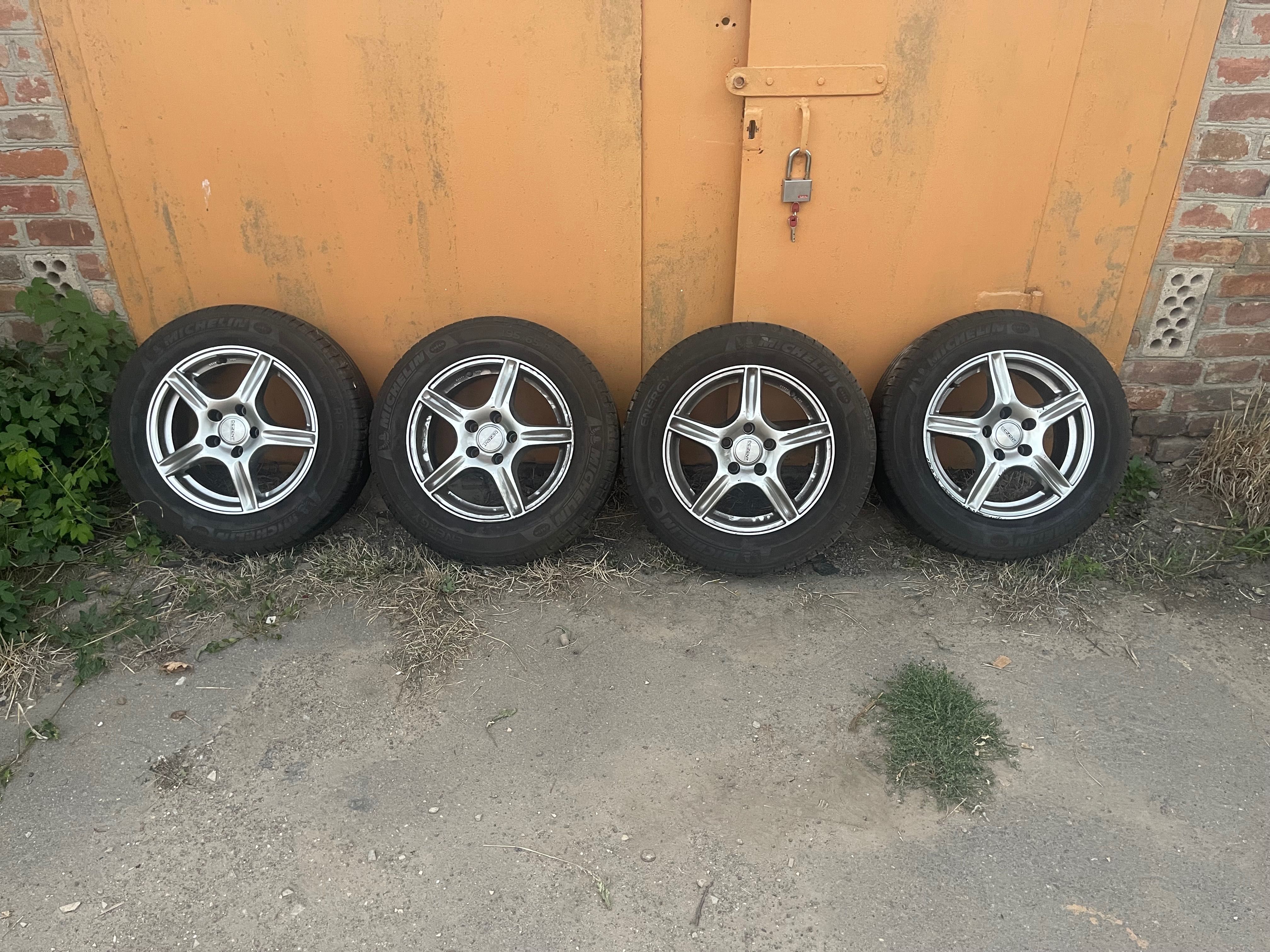 Диски Dezent 5x114.3 R15 В гарному стані