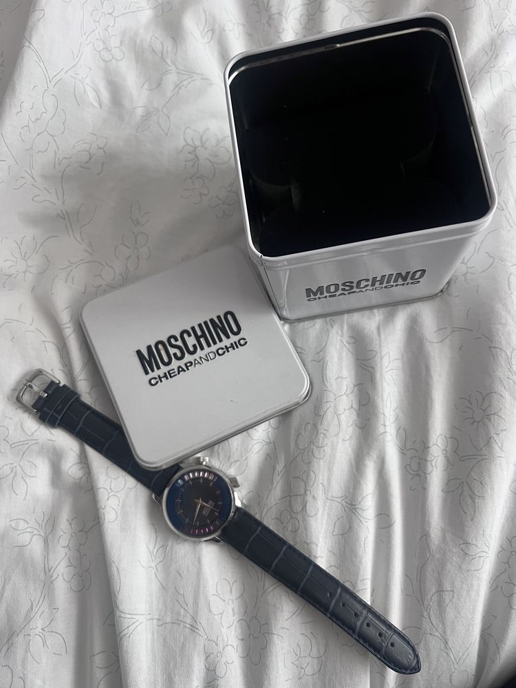 Годинник moschino оригінал