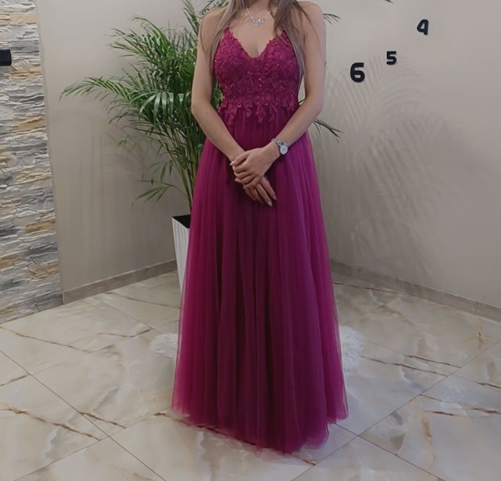 Sukienka lossal tiulowa