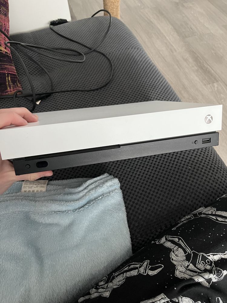 Xbox One X хороший стан 1TB