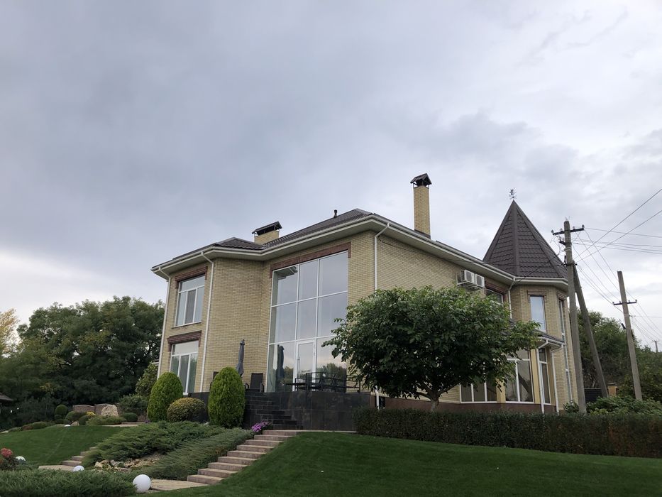 Продаж будинку та 18 соток землі