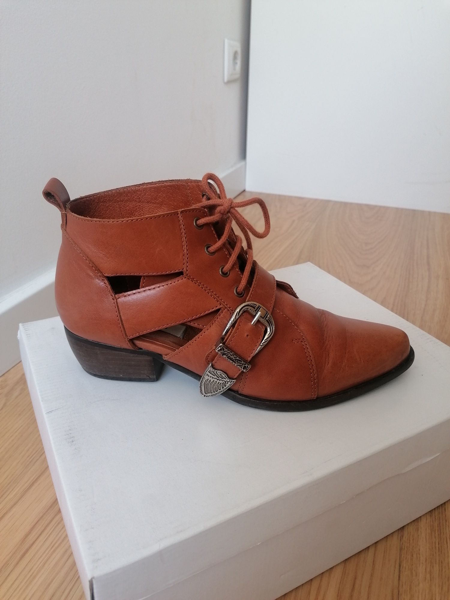 Botins castanhos Zilian