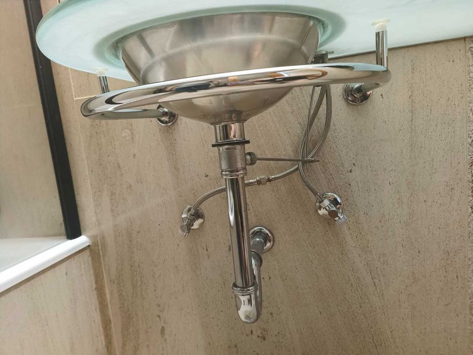 Lavatório suspenso vidro com torneira