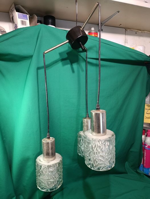 Żarówka szperownia zamknięta Lampa wisząca trzyramienna z żarówkami
