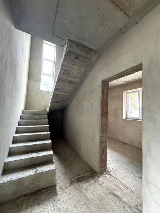 Продаж котеджу з терасою на даху м.Винники