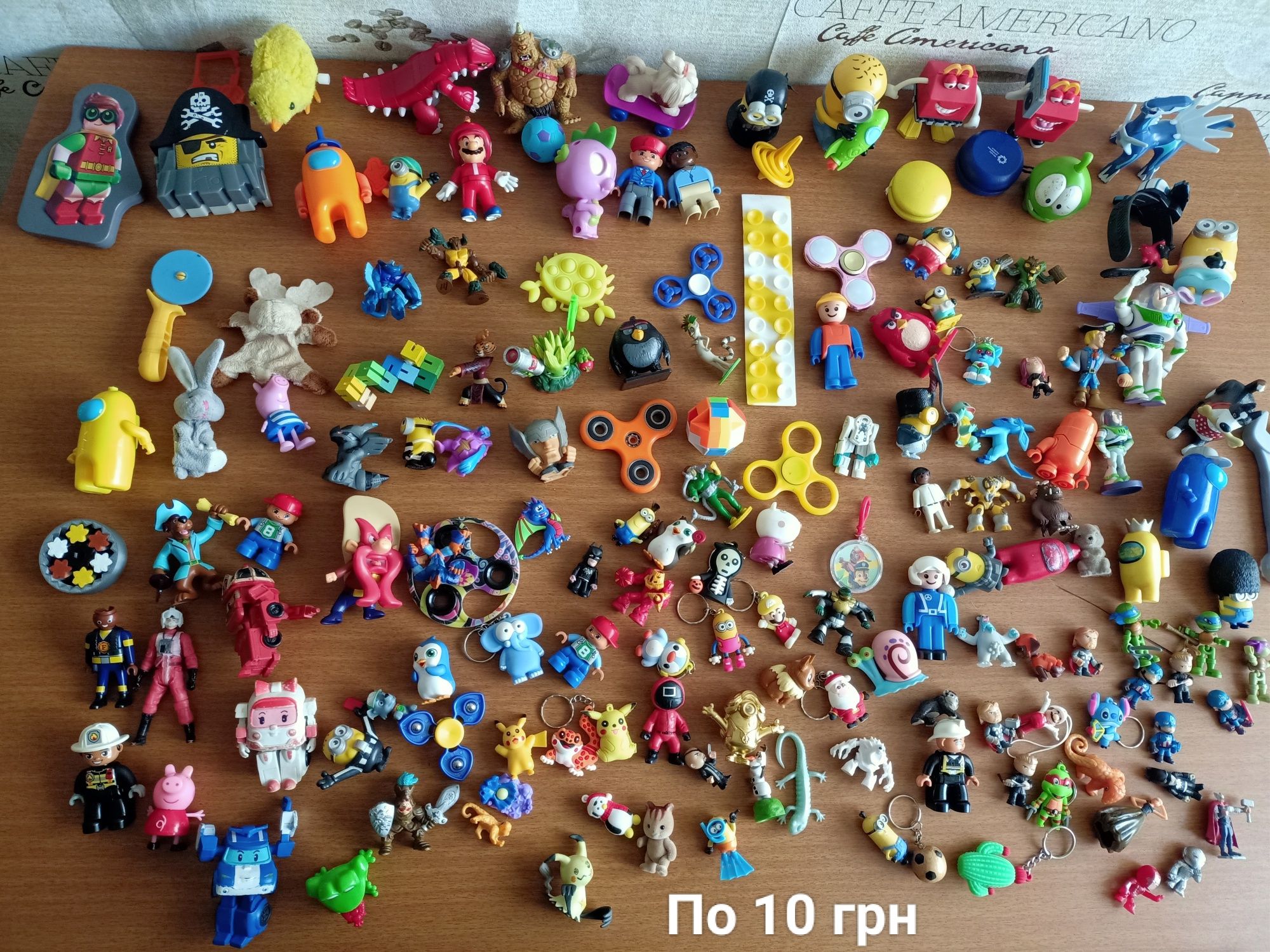Іграшки фігурки м'ячики роботи трансформери Кіндери