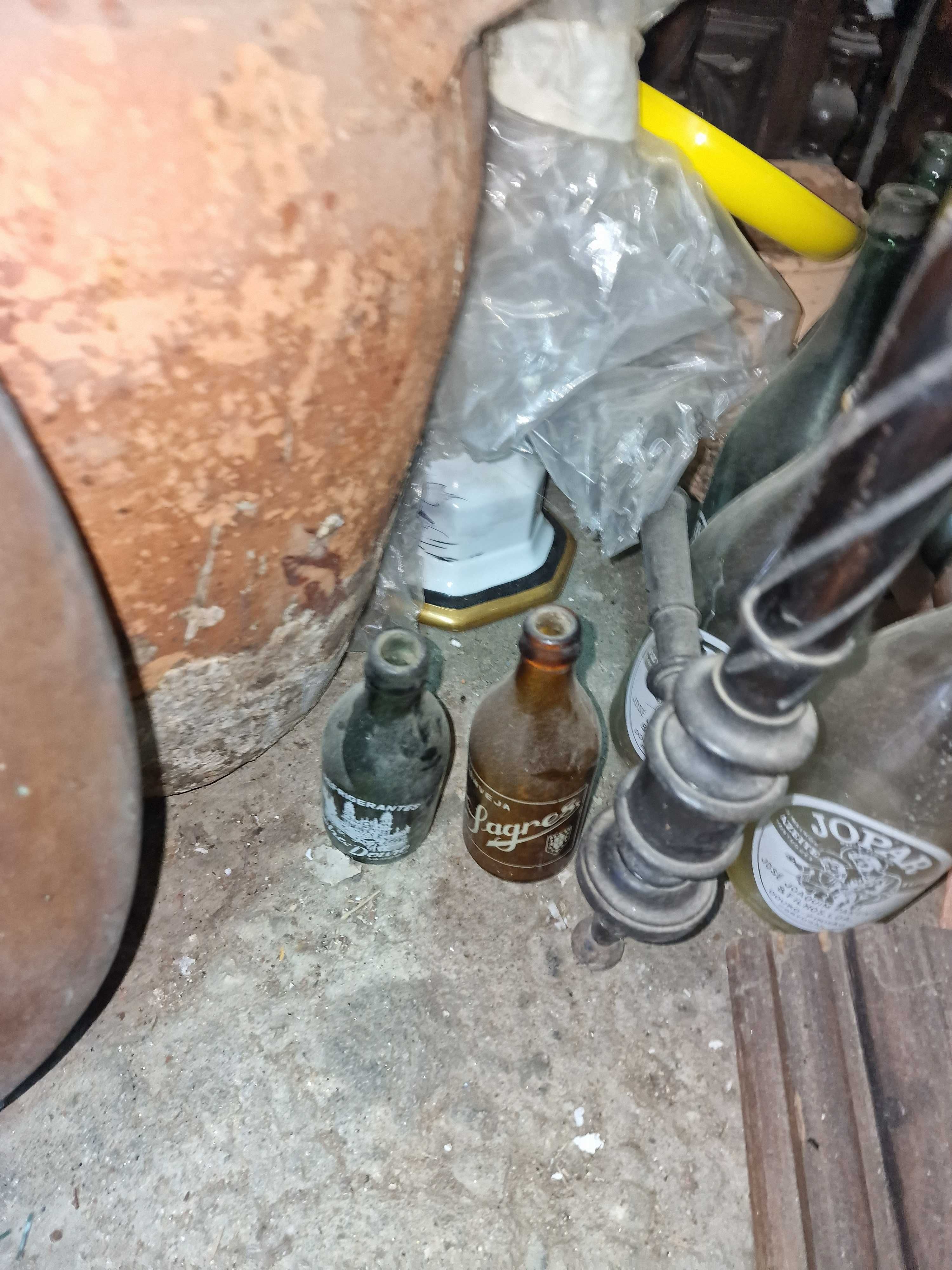Garrafas de vidro antigas