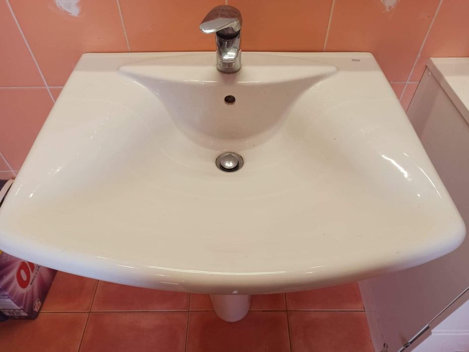 Umywalka z postumentem