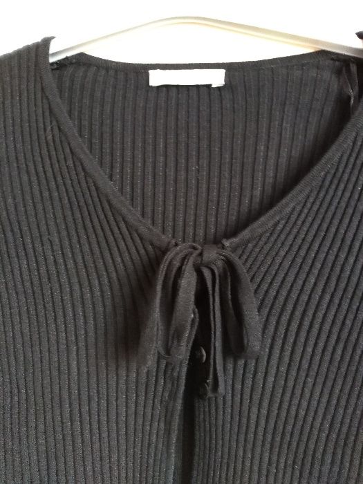 czarny sweterek wiązany Promod
