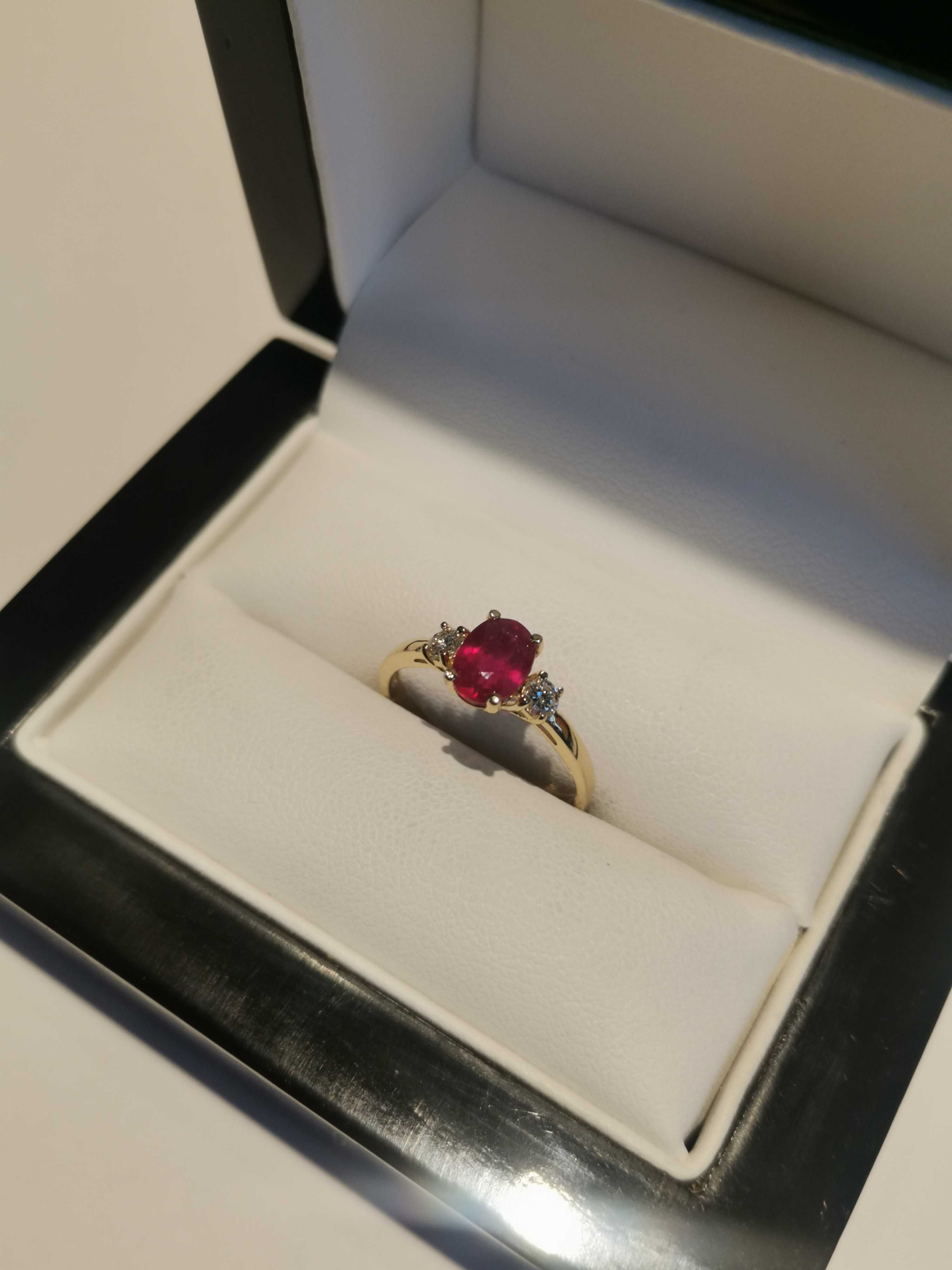 Zaręczynowy pierścionek naturalny rubin diamenty