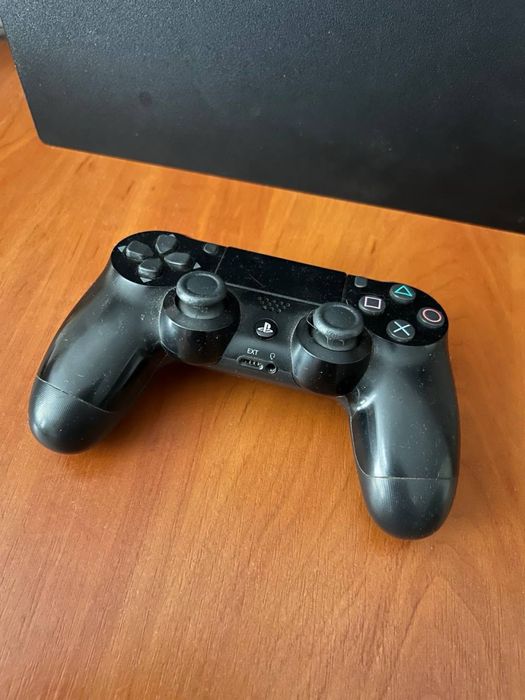 Sony Playstation 4 PRO (CUH-7208B)