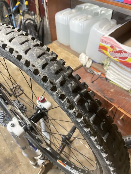 Продам покришку maxxis