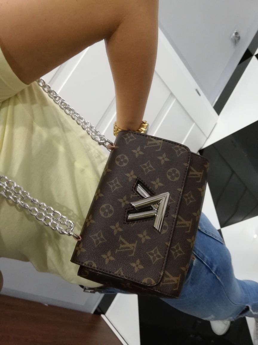 Piękna Louis Vuitton twist pm kopertówka monogram Louis Vuitton
