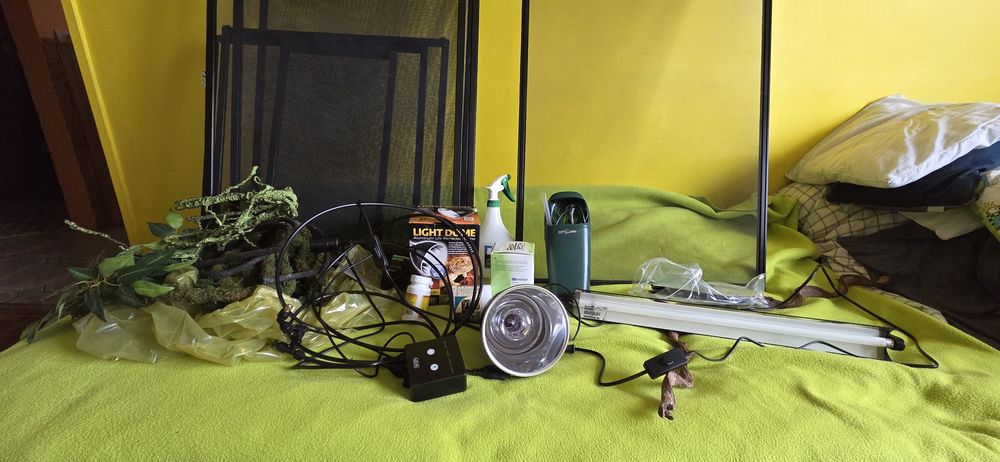 Terrarium  z akcesoriami,wodospadem,lampami itp