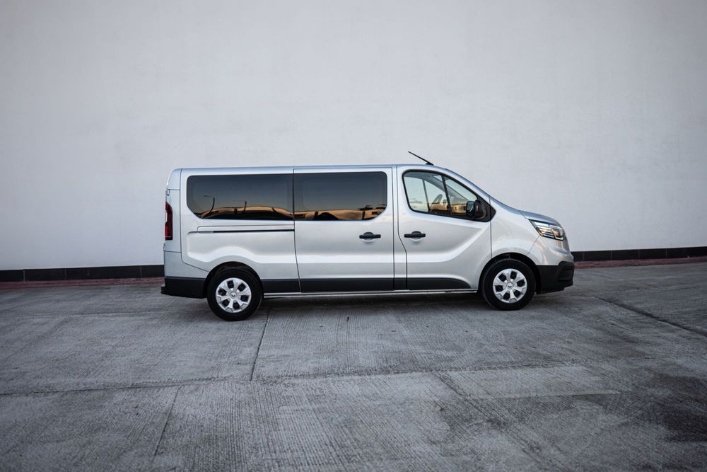 Wynajem wypożycz BUS 9-osobowy kat.B. Renault Trafic Automat Wrocław