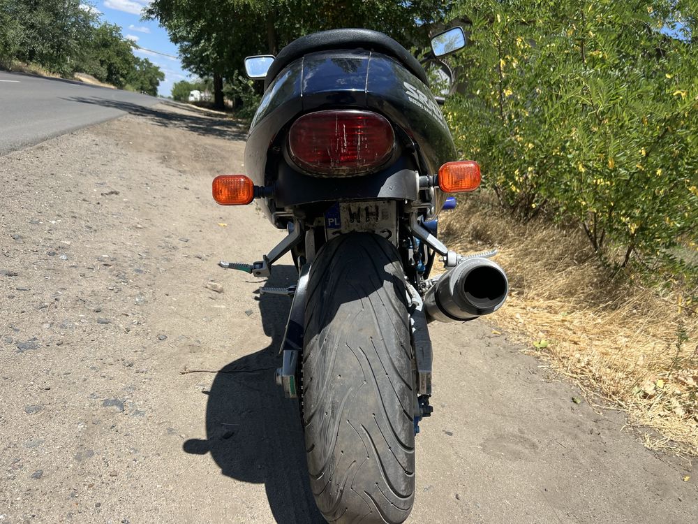 Suzuki R GSX 600кубов (достойный апарат за свою цену)